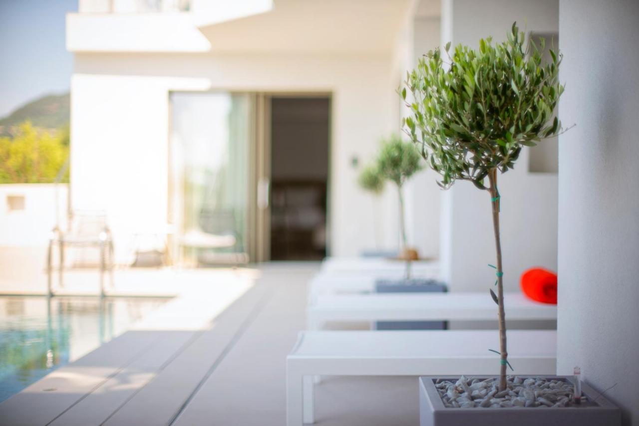 Livinghome Suites Parga Luaran gambar