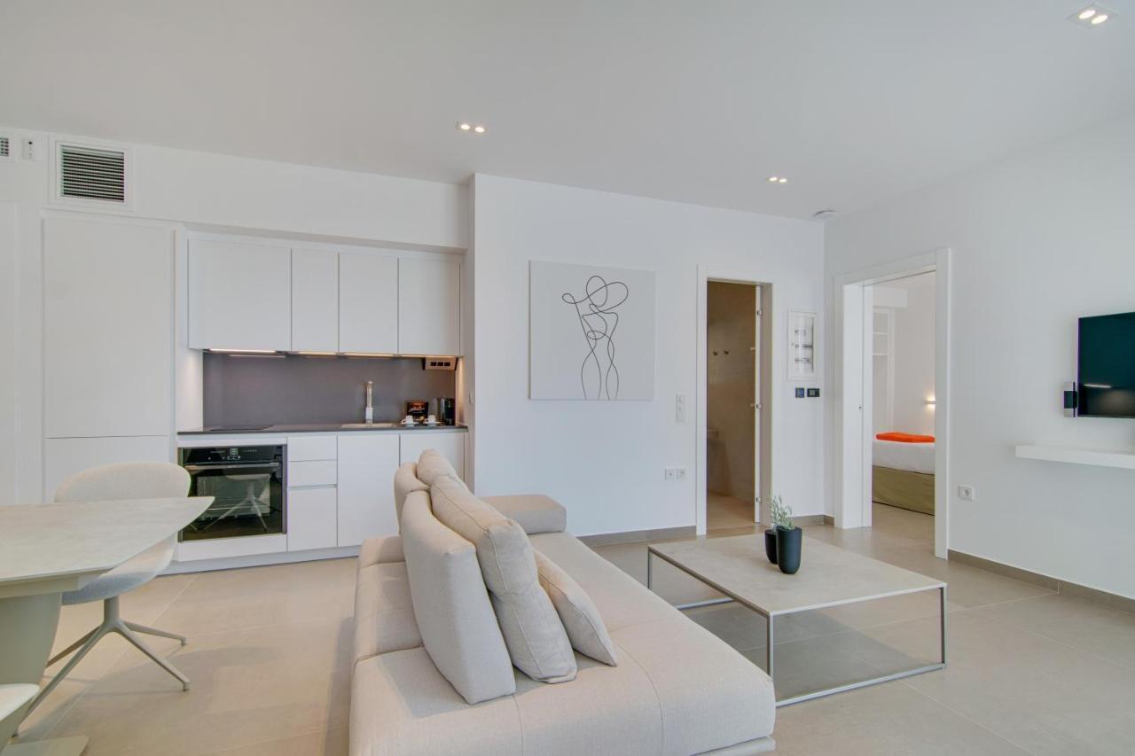 Livinghome Suites Parga Luaran gambar
