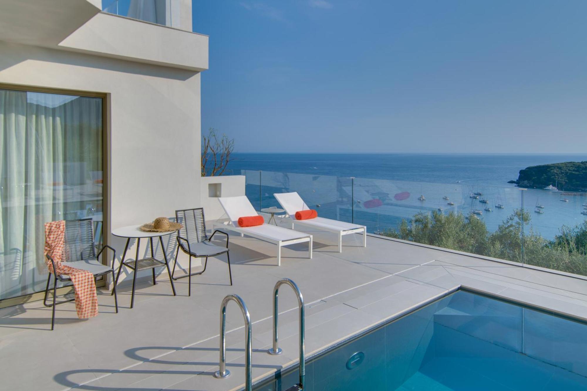 Livinghome Suites Parga Luaran gambar
