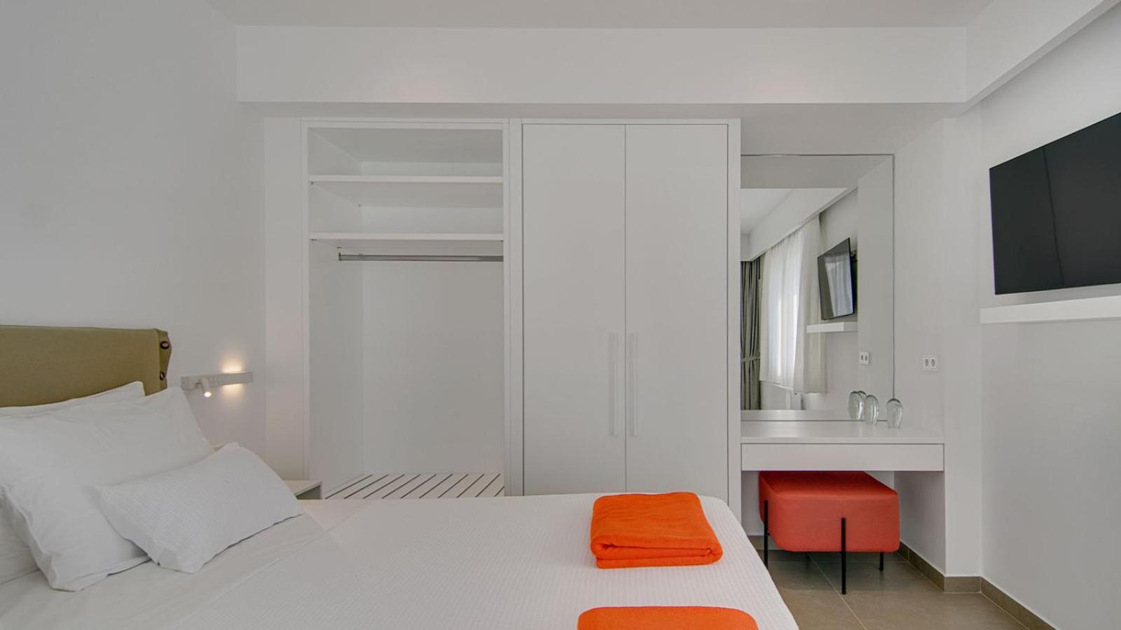 Livinghome Suites Parga Luaran gambar