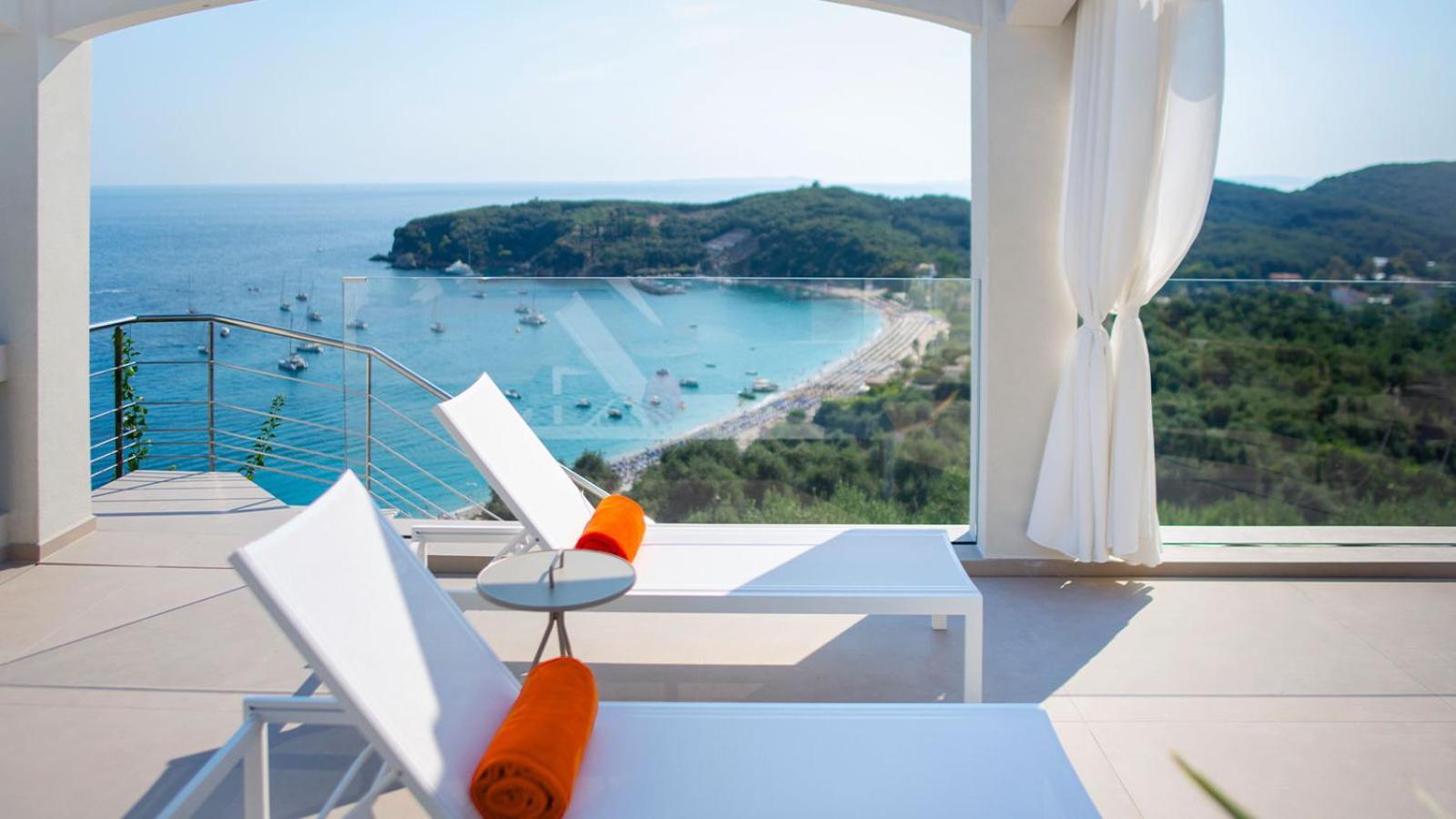 Livinghome Suites Parga Luaran gambar